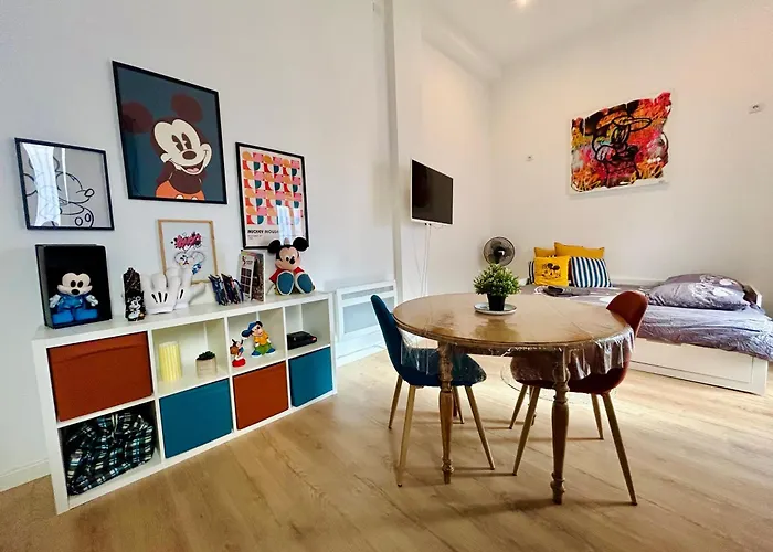 Mickey's Enchanted Studio, Central, Wi-fi Apartment