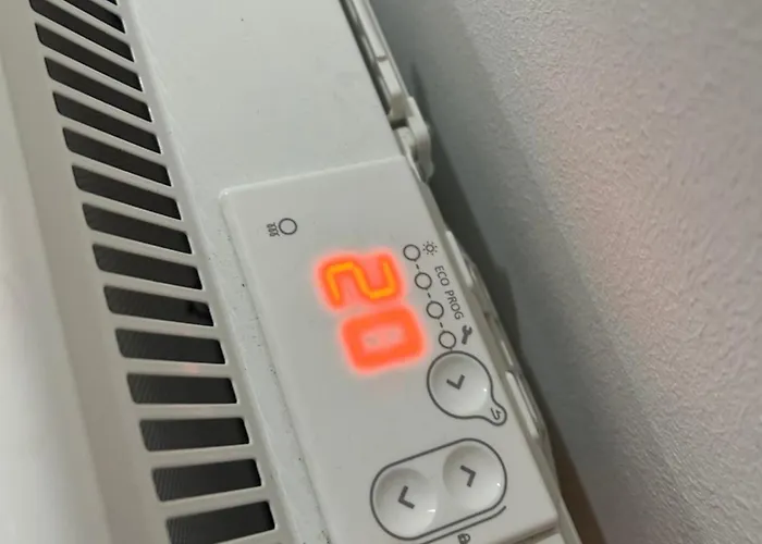 Mickey's Enchanted Studio, Central, Wi-fi Apartment *